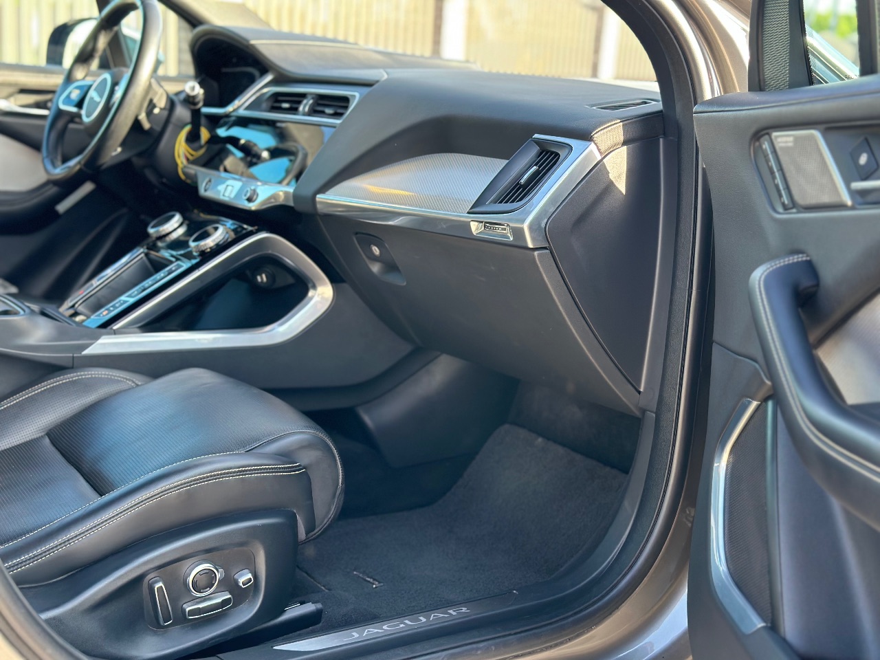 Jaguar I-Pace - фото 11