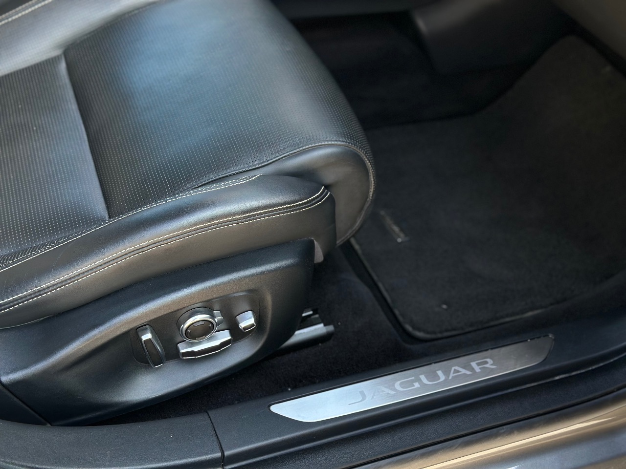 Jaguar I-Pace - фото 16