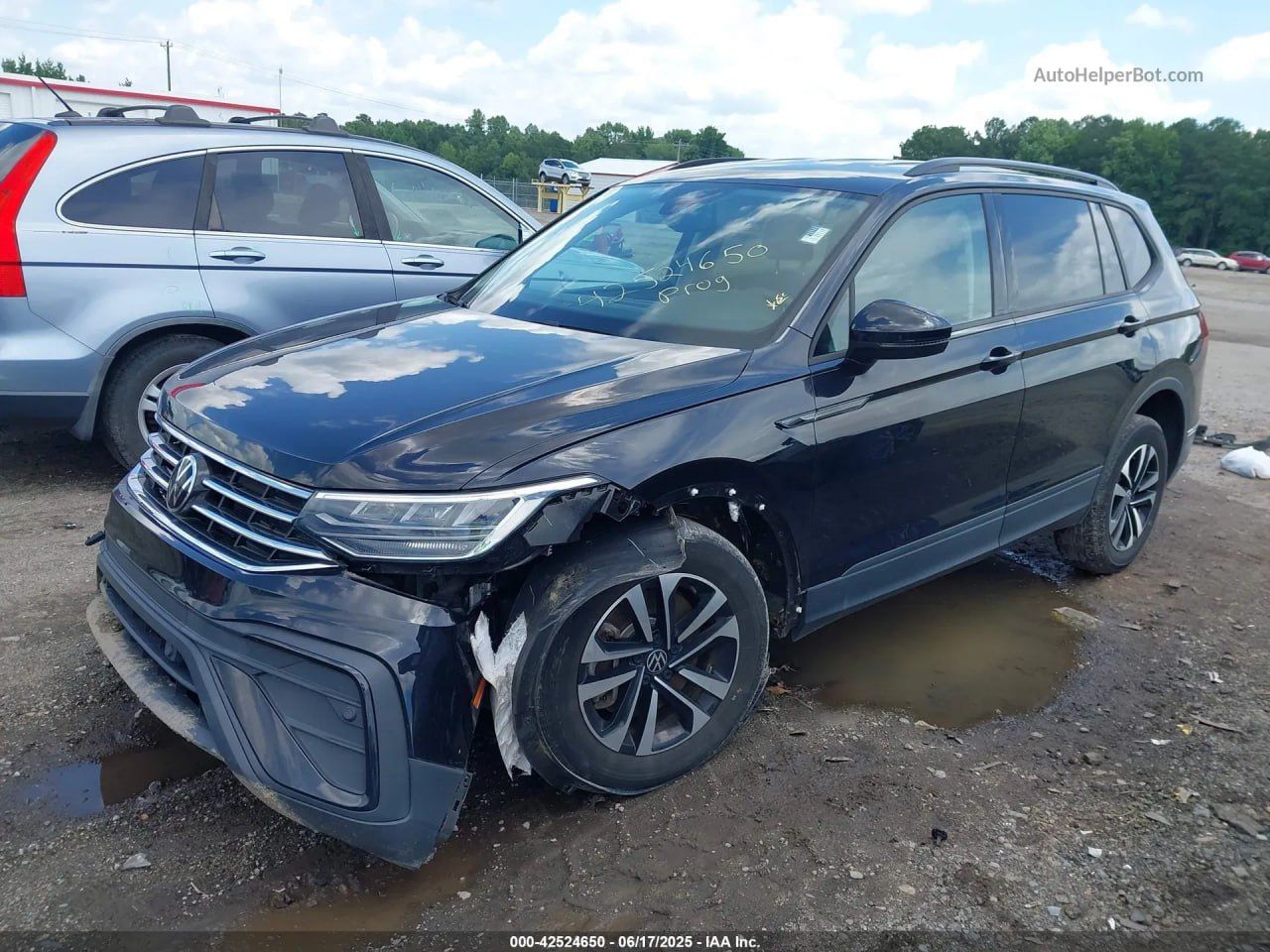 Volkswagen Tiguan - фото 1
