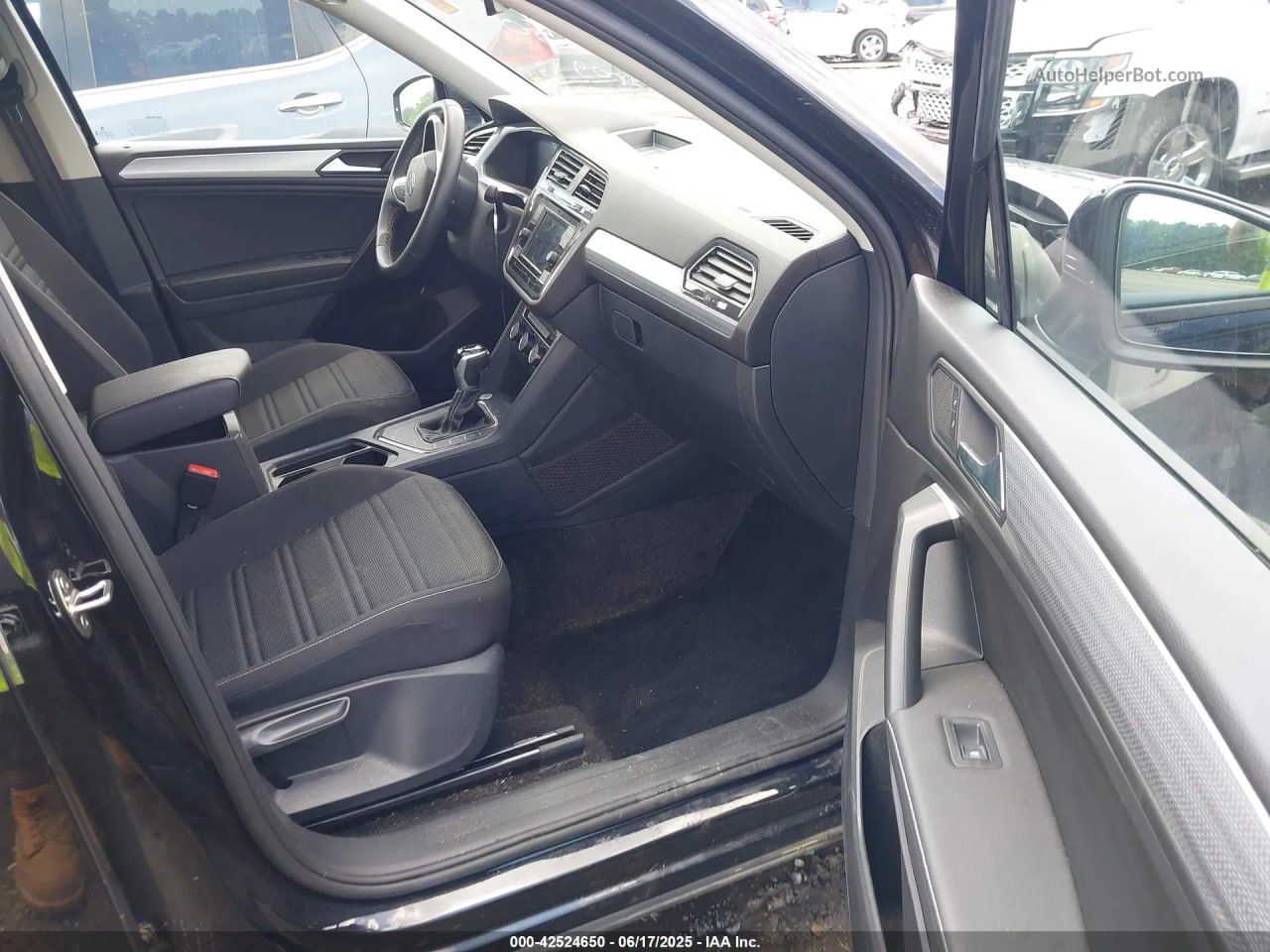 Volkswagen Tiguan - фото 8