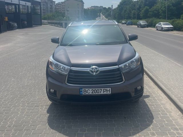 Toyota Highlander - фото 1
