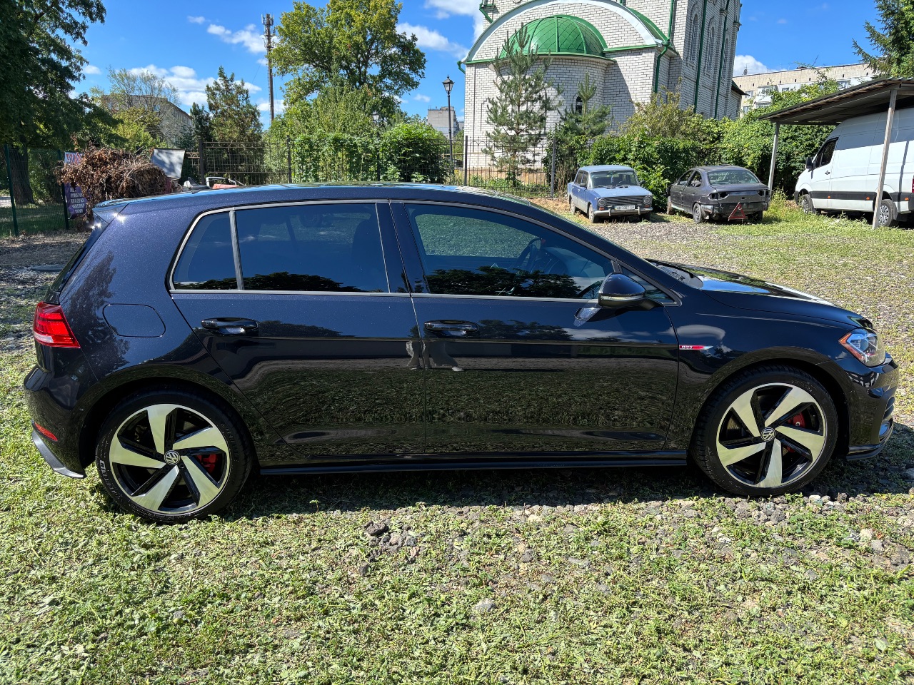 Volkswagen Golf GTI - фото 3