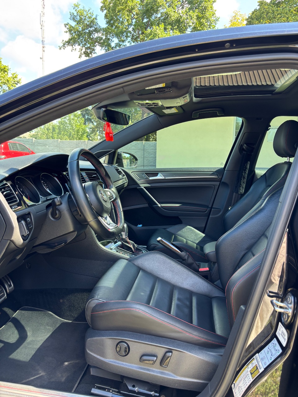 Volkswagen Golf GTI - фото 6