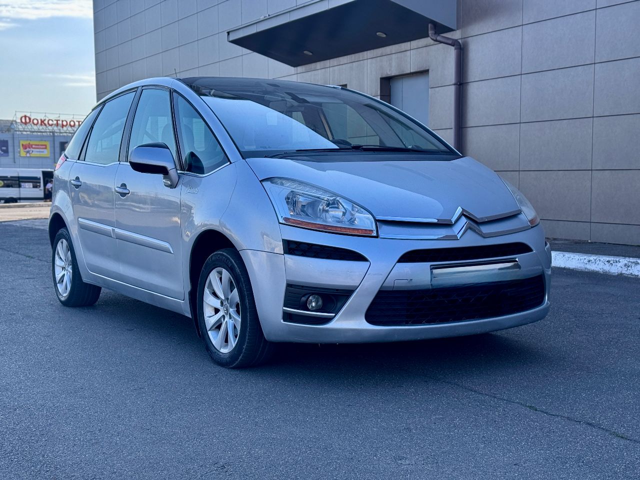 Citroen C4 Picasso - фото 1