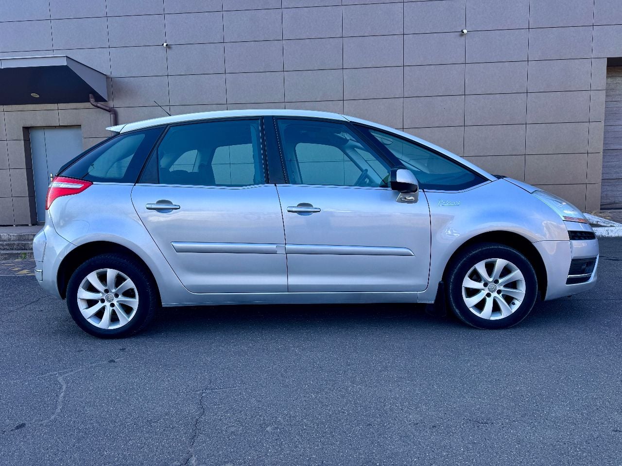 Citroen C4 Picasso - фото 8