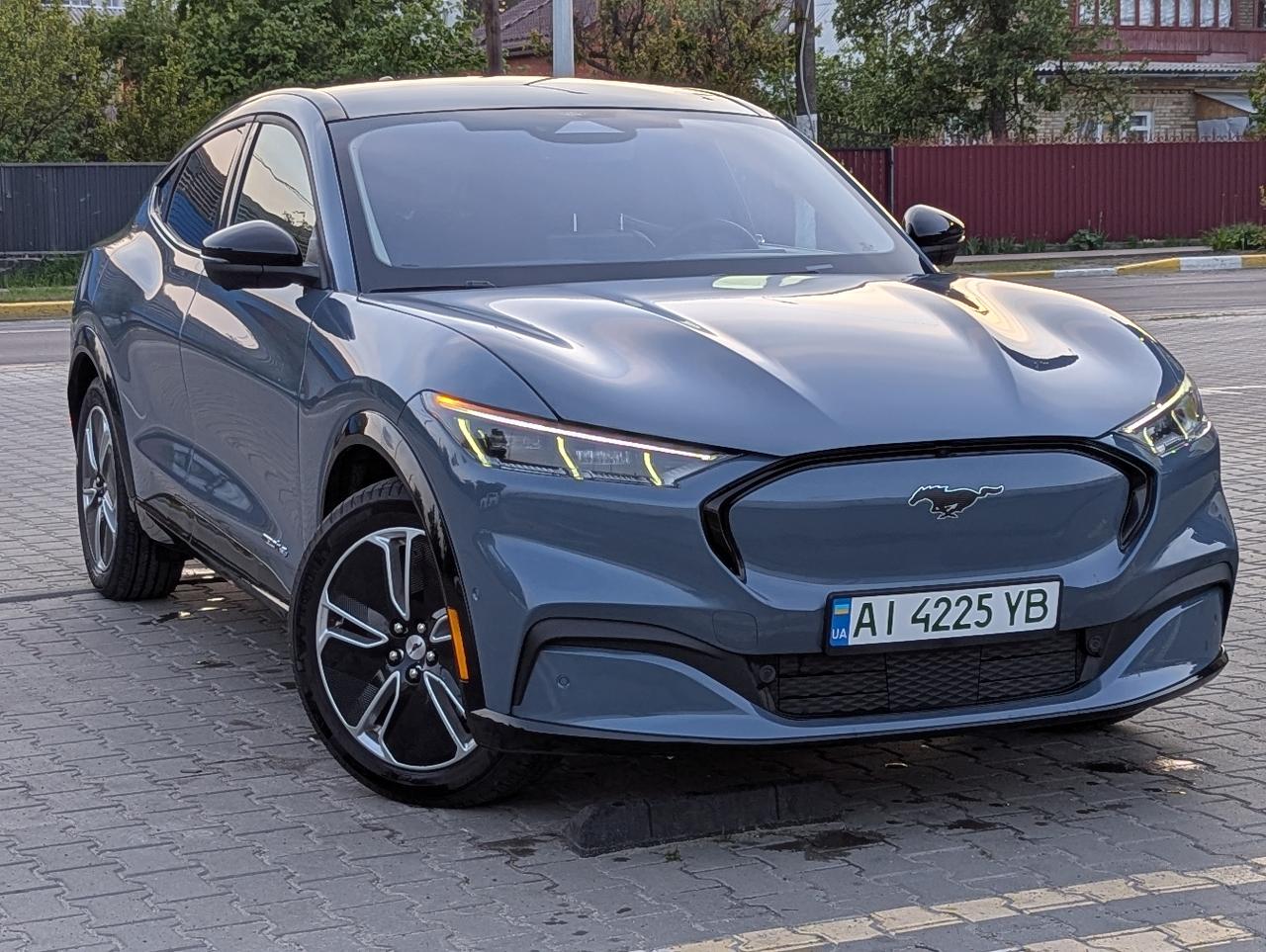 Ford Mustang Mach-E - фото 2