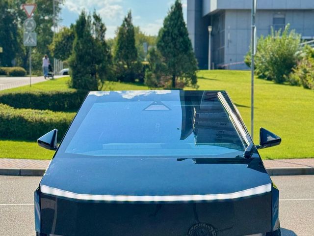 Tesla Cybertruck - фото 2