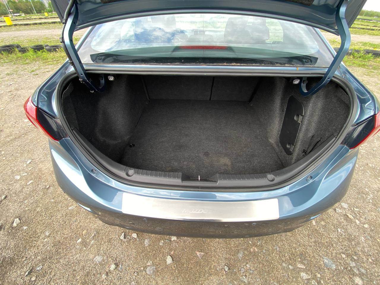 Mazda 3 - фото 7