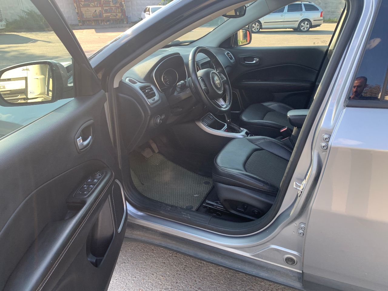 Jeep Compass - фото 8