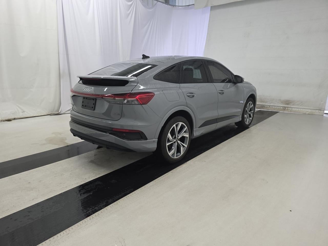 Audi Q4 Sportback e-tron - фото 4