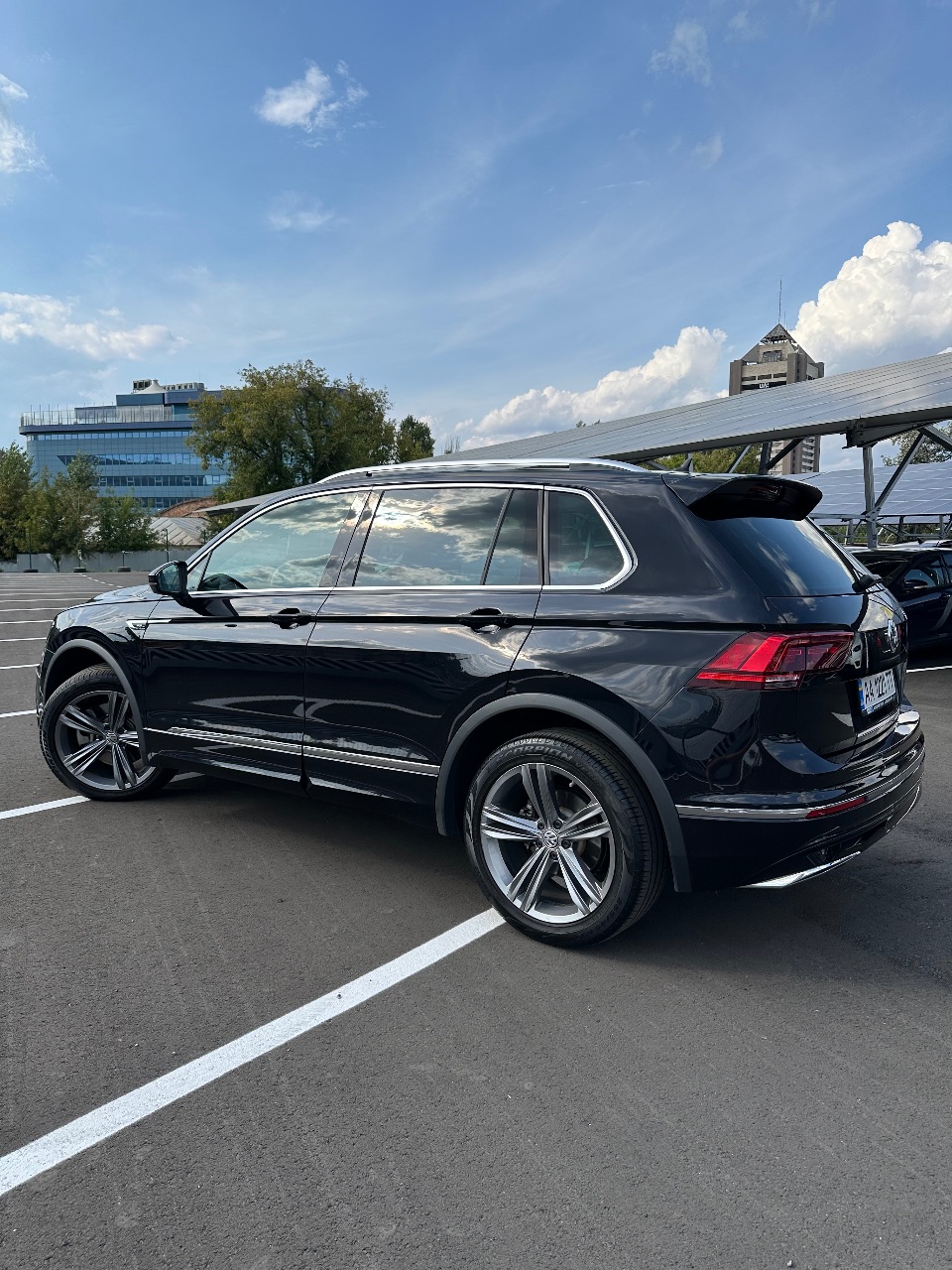 Volkswagen Tiguan - фото 5