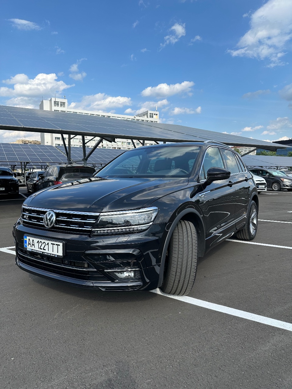 Volkswagen Tiguan - фото 1