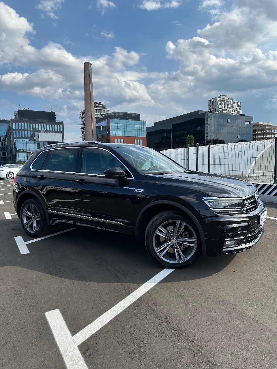 Volkswagen Tiguan - фото 6