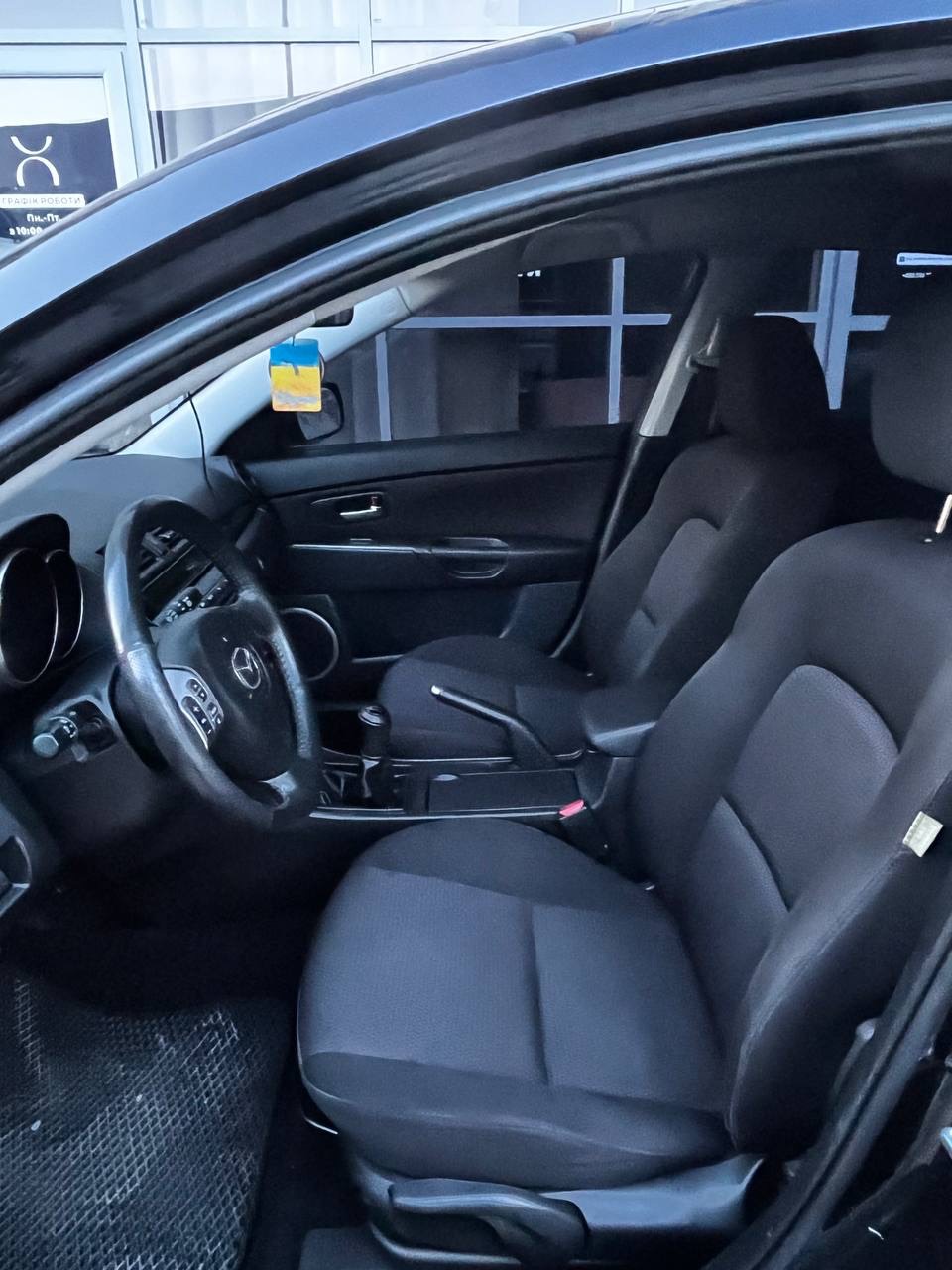 Mazda 3 - фото 8