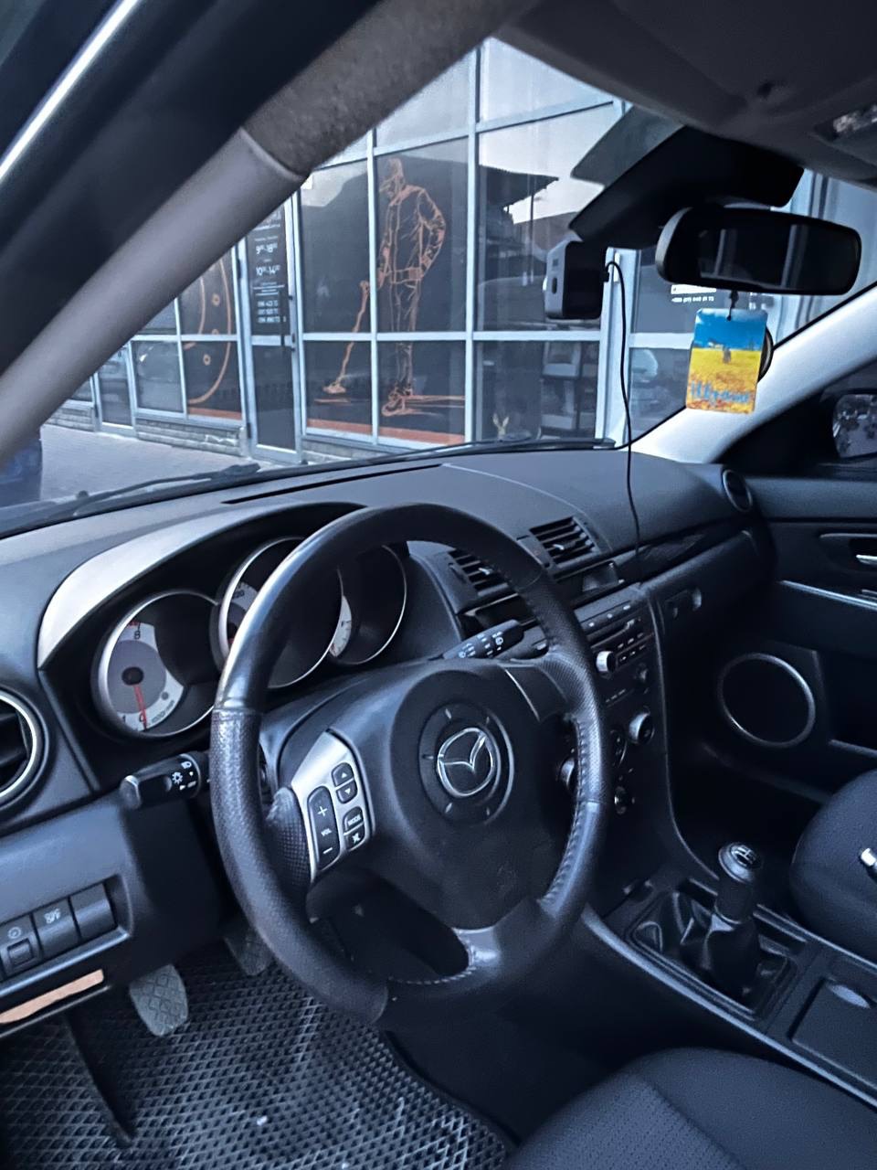 Mazda 3 - фото 10