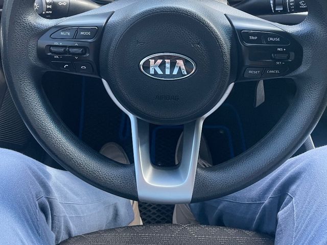 Kia Rio - фото 1