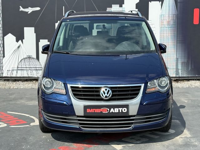 Volkswagen Touran - фото 1