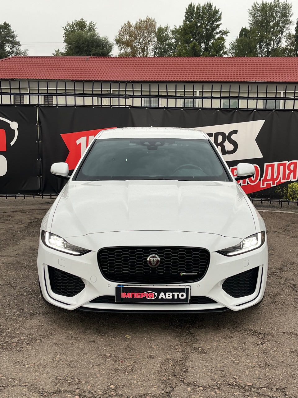 Jaguar XE - фото 2