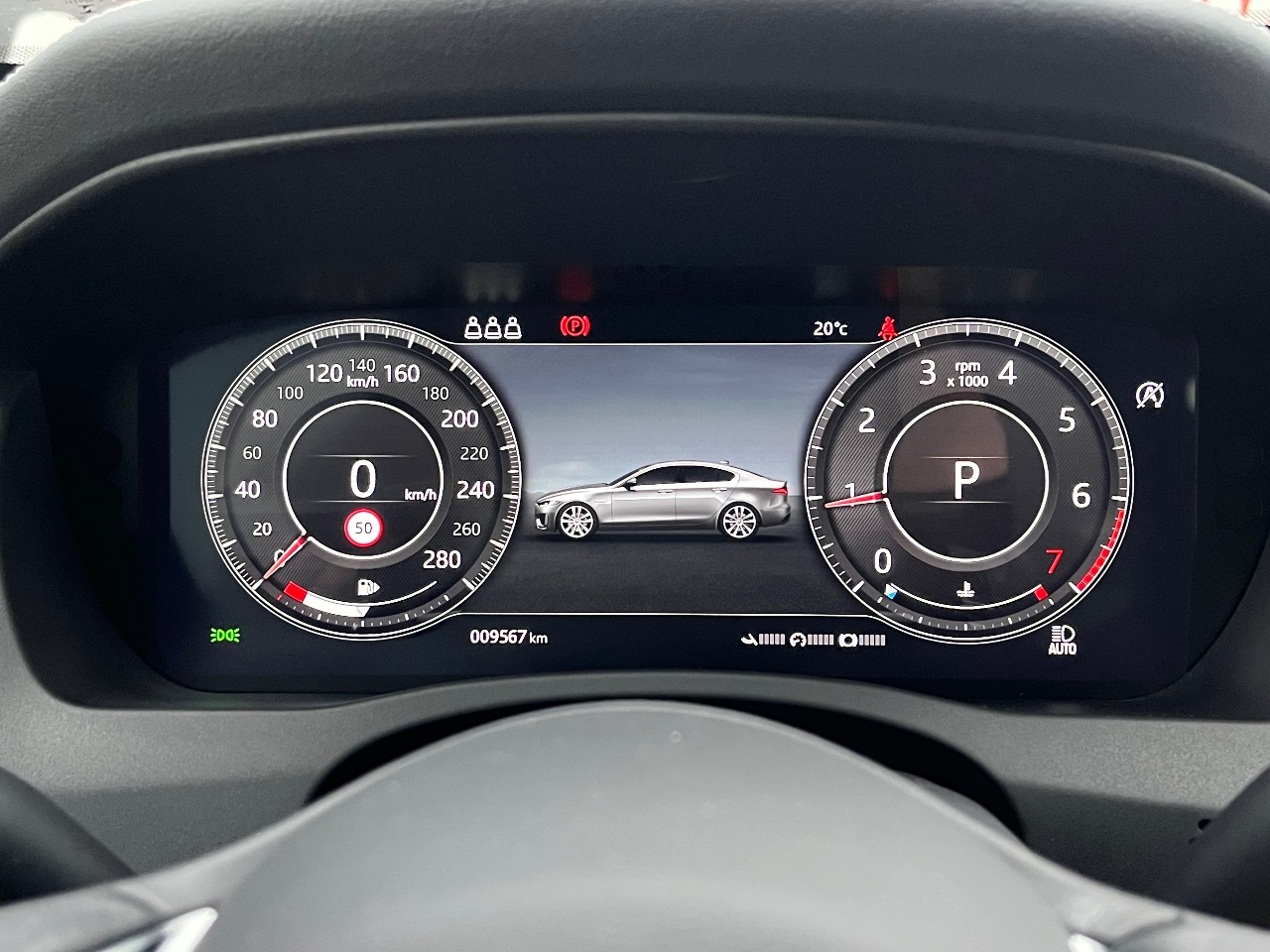 Jaguar XE - фото 10