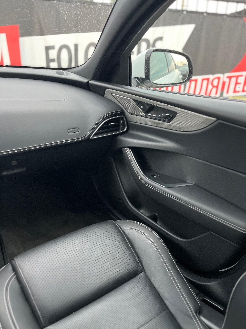 Jaguar XE - фото 8