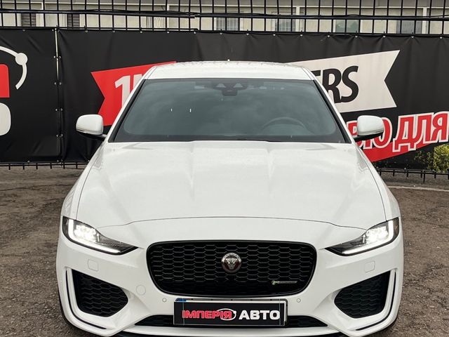 Jaguar XE - фото 2