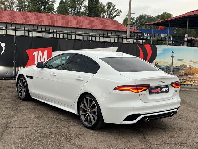 Jaguar XE - фото 4