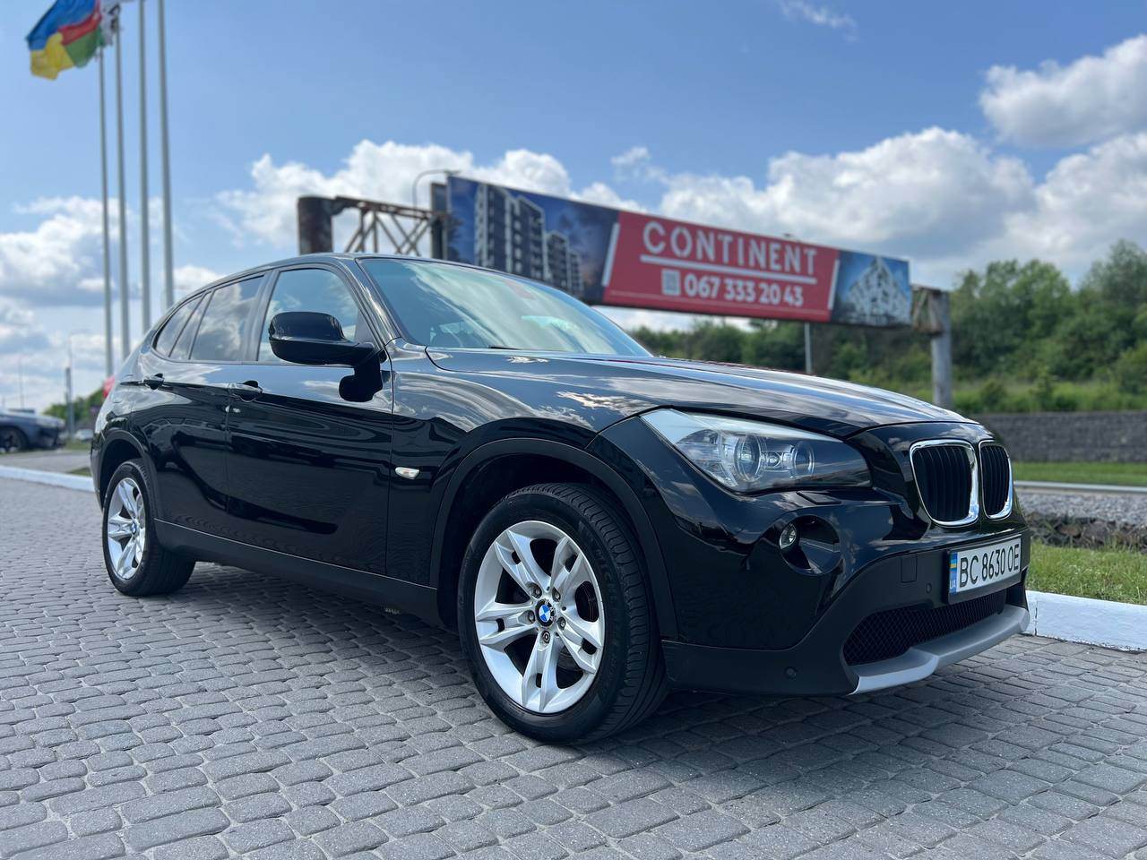 BMW X1 - фото 1