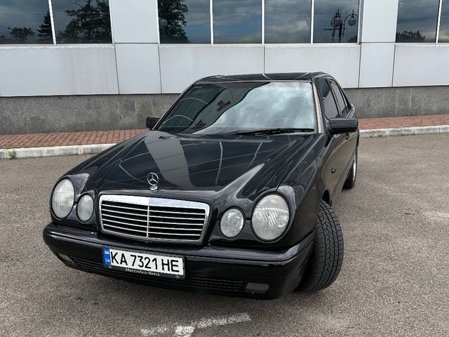 Mercedes-Benz E-Класс - фото 1