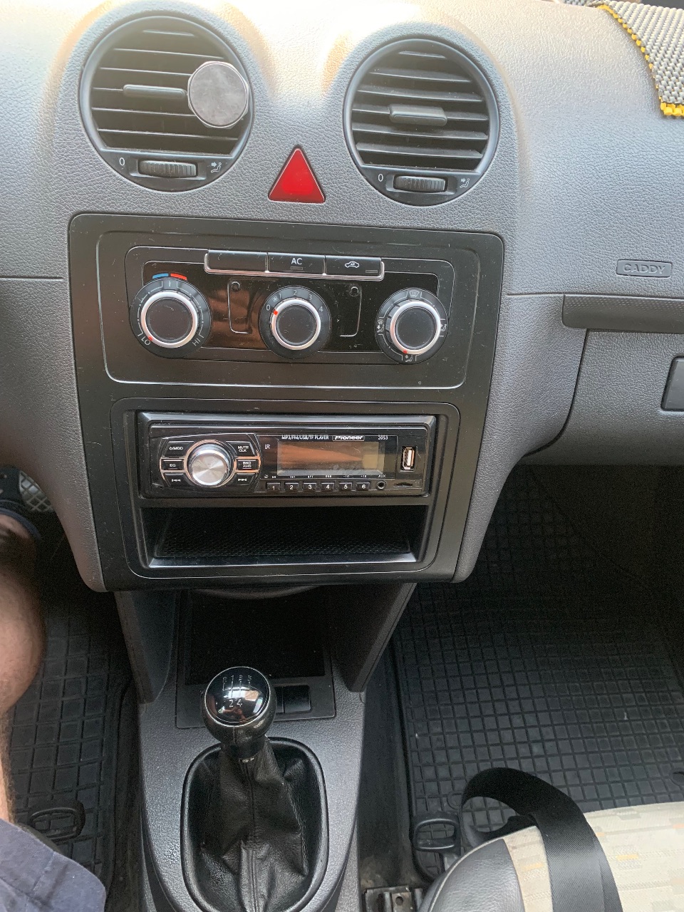 Volkswagen Caddy - фото 11