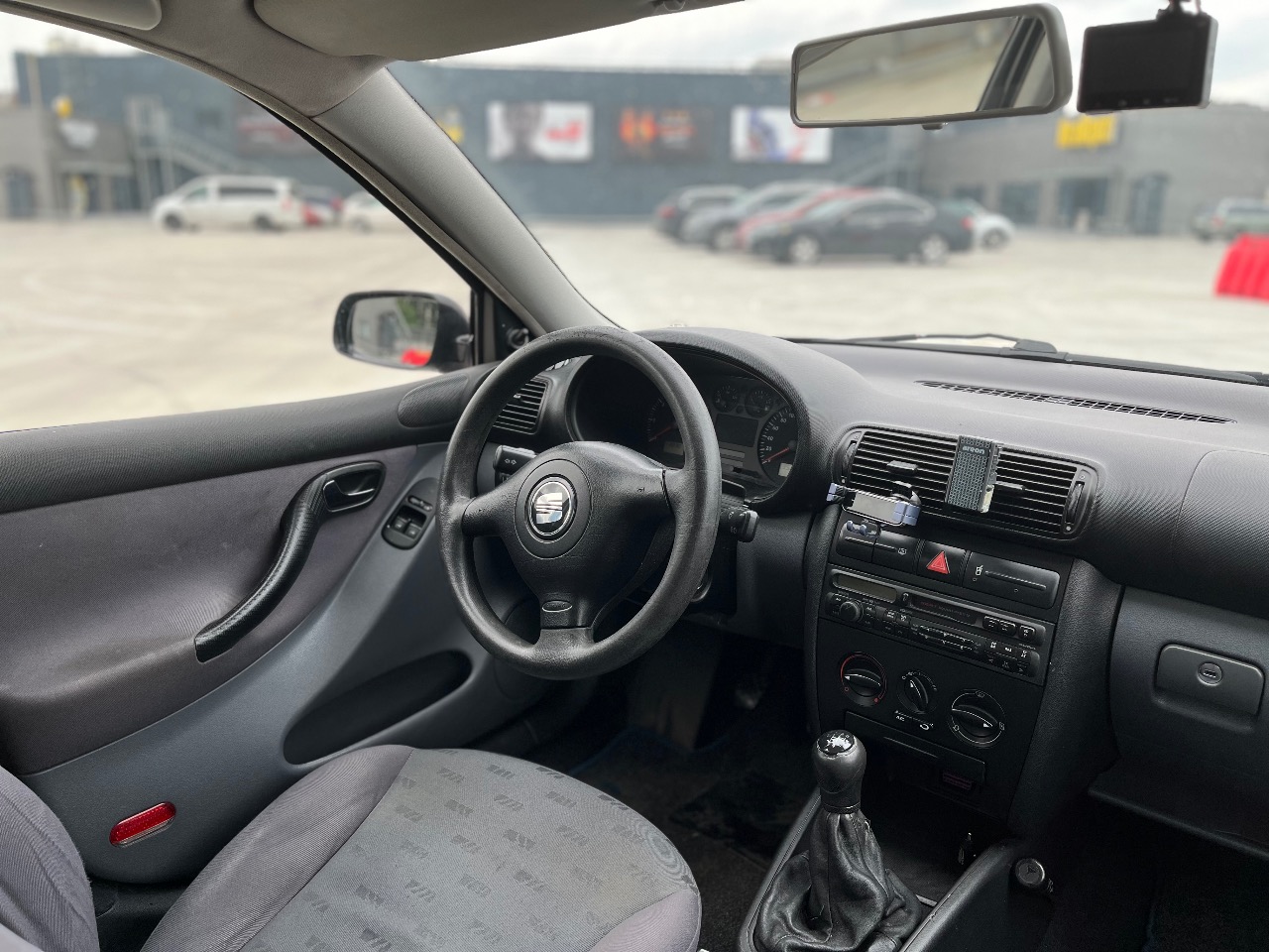 SEAT Leon - фото 1
