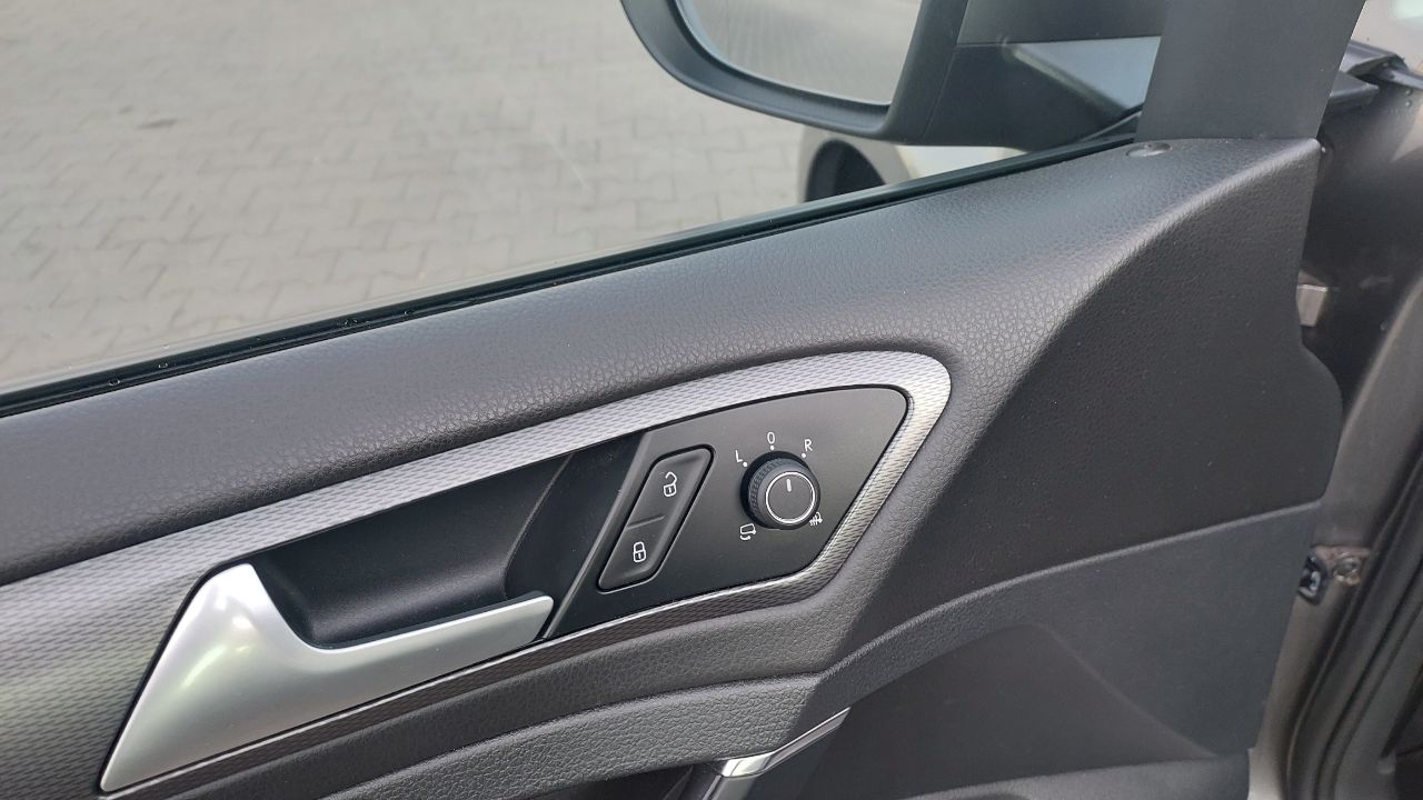 Volkswagen Golf - фото 18