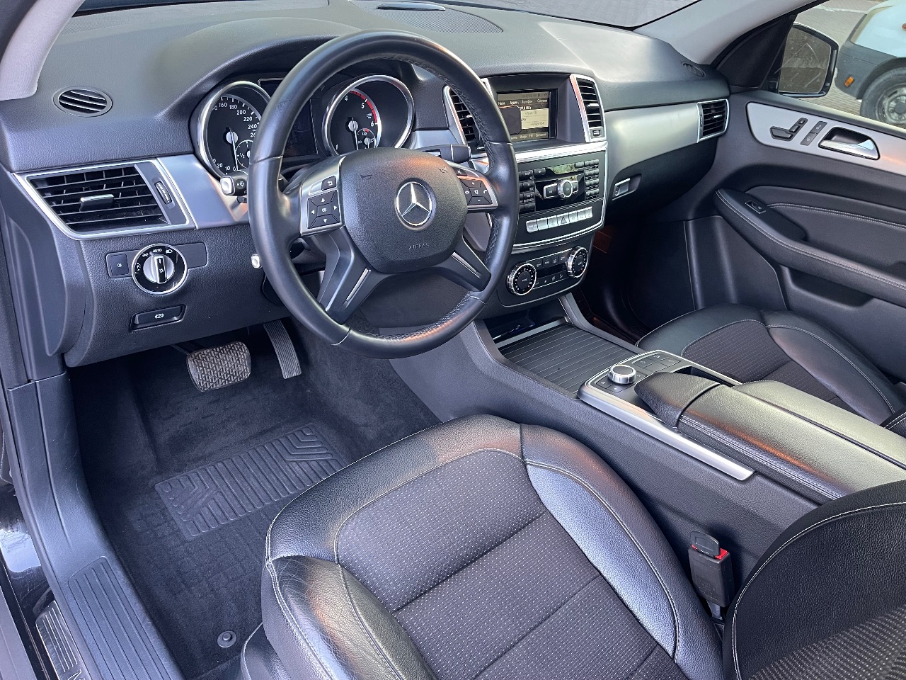 Mercedes-Benz M-Класс - фото 6