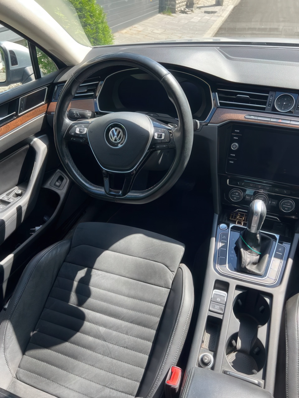 Volkswagen Passat - фото 12