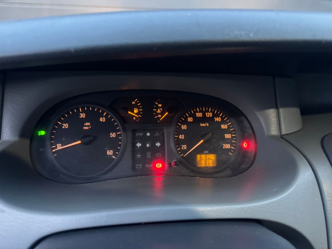 Opel Vivaro - фото 31