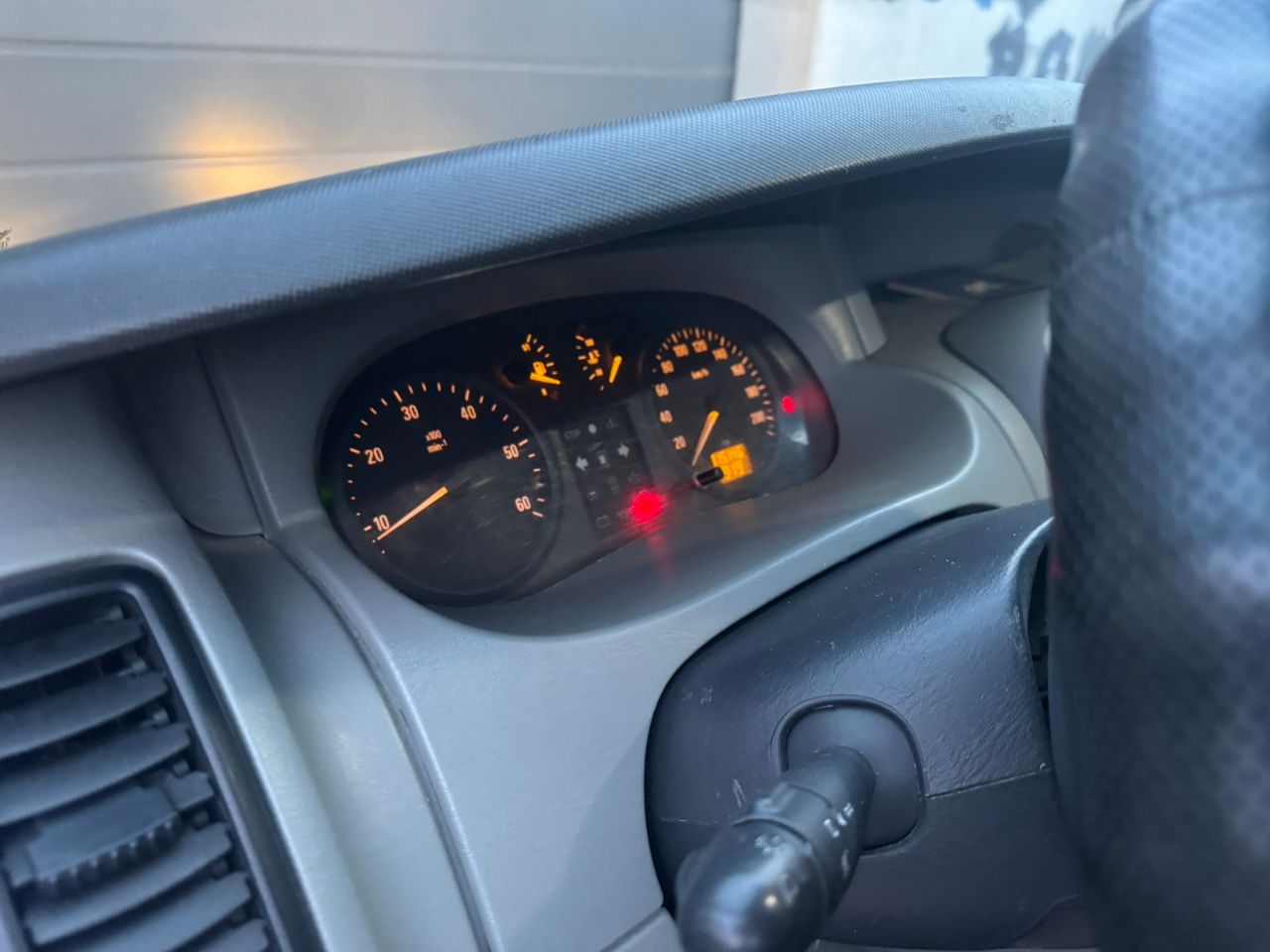 Opel Vivaro - фото 32