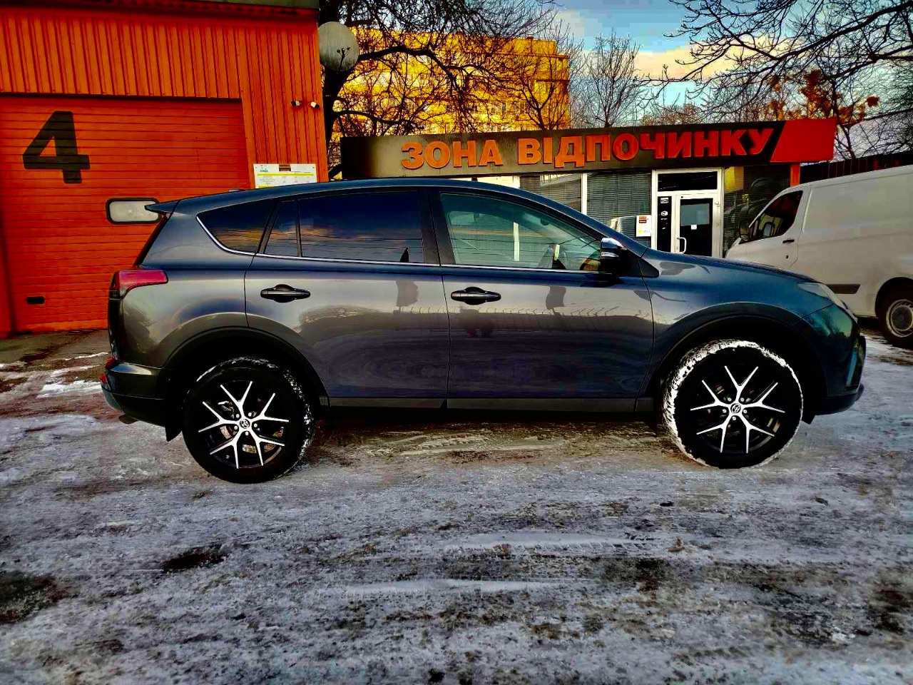 Toyota RAV4 - фото 15