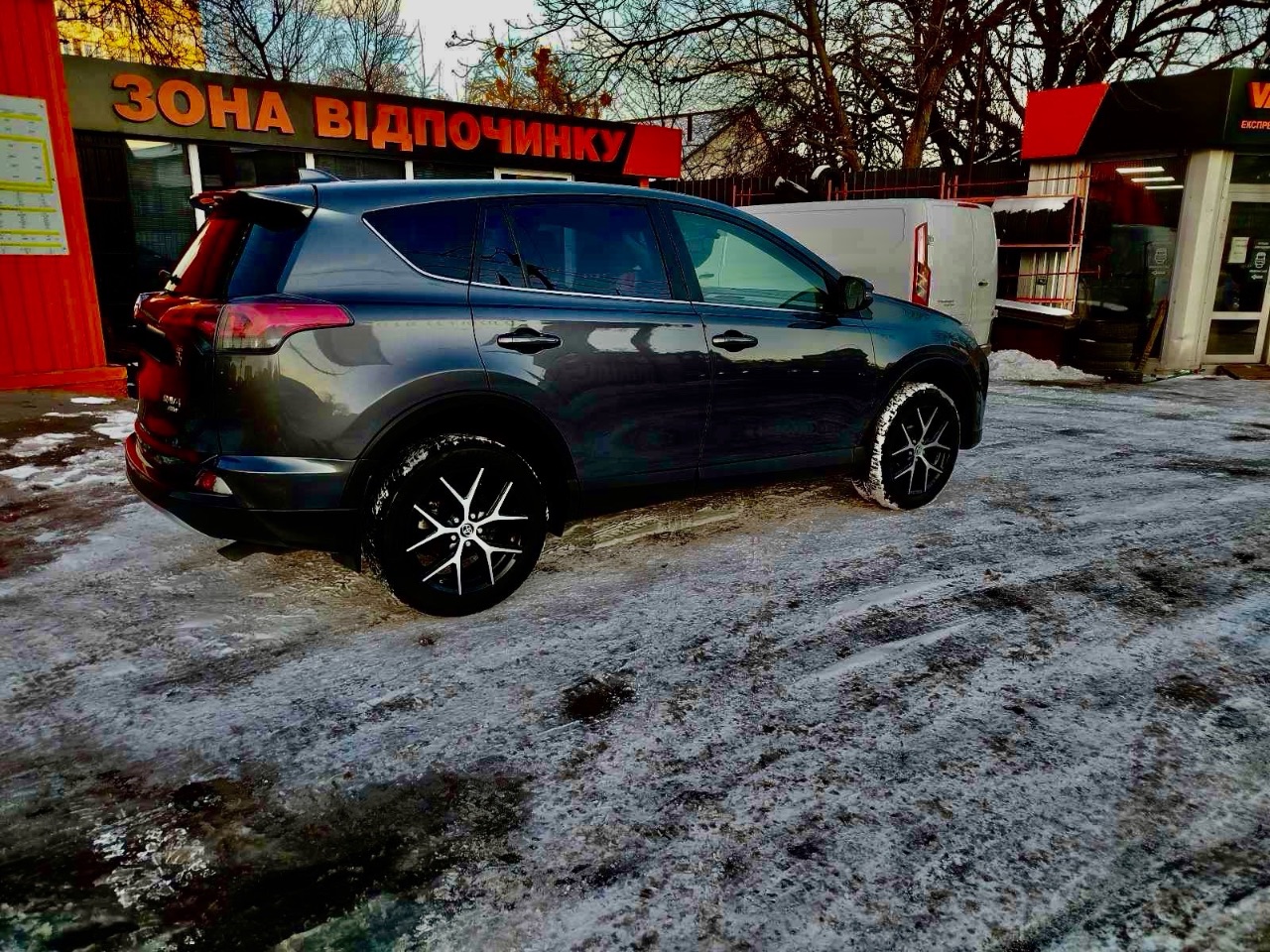 Toyota RAV4 - фото 14