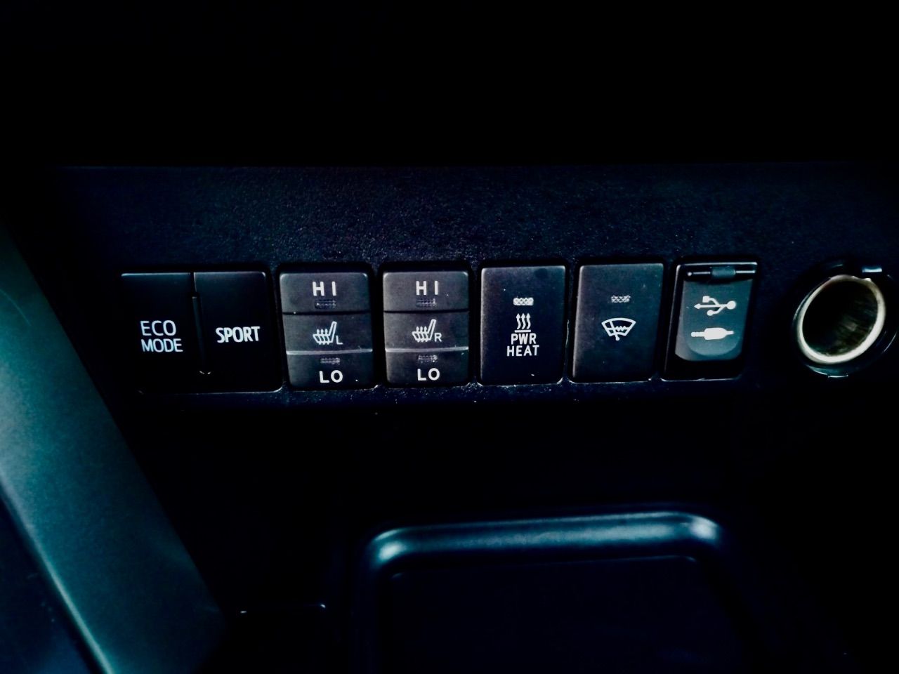 Toyota RAV4 - фото 32