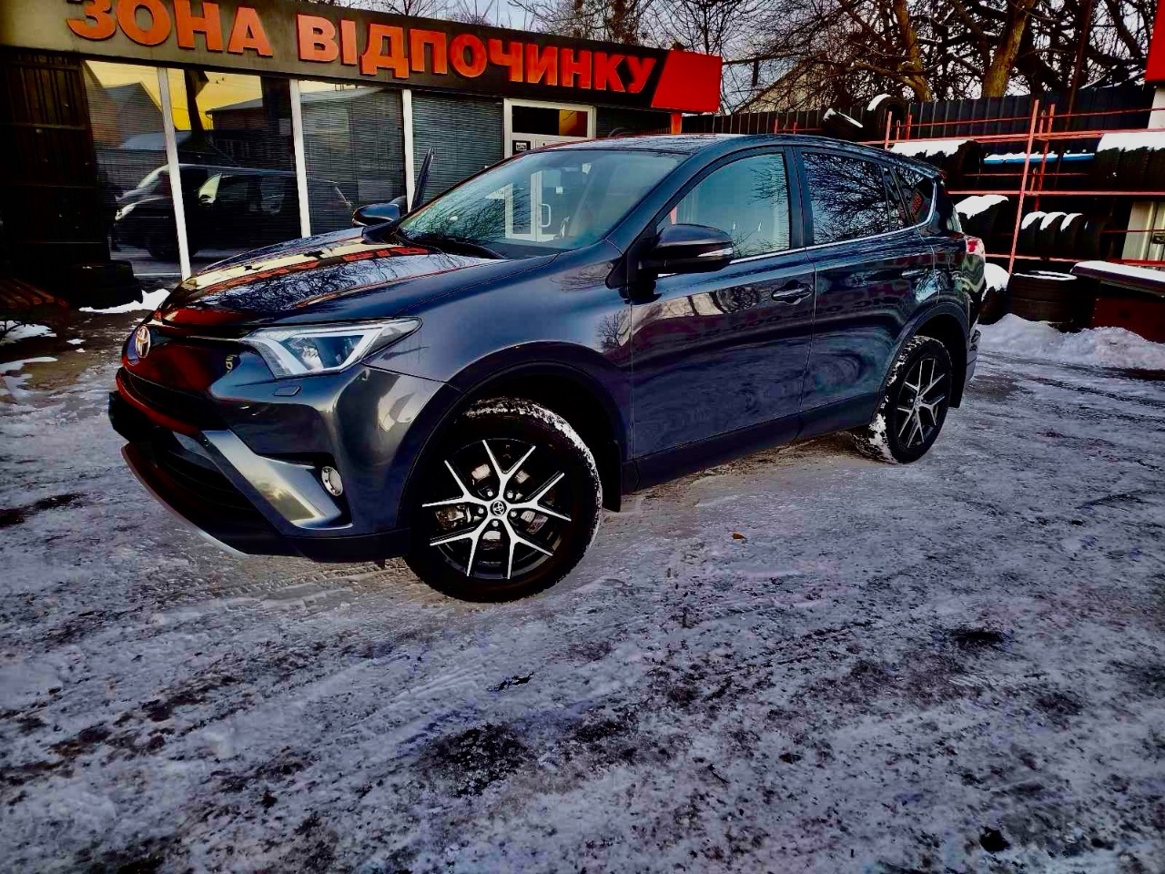 Toyota RAV4 - фото 2