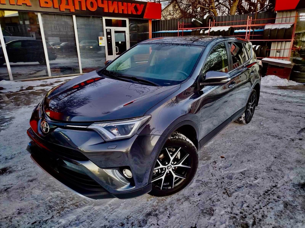 Toyota RAV4 - фото 3