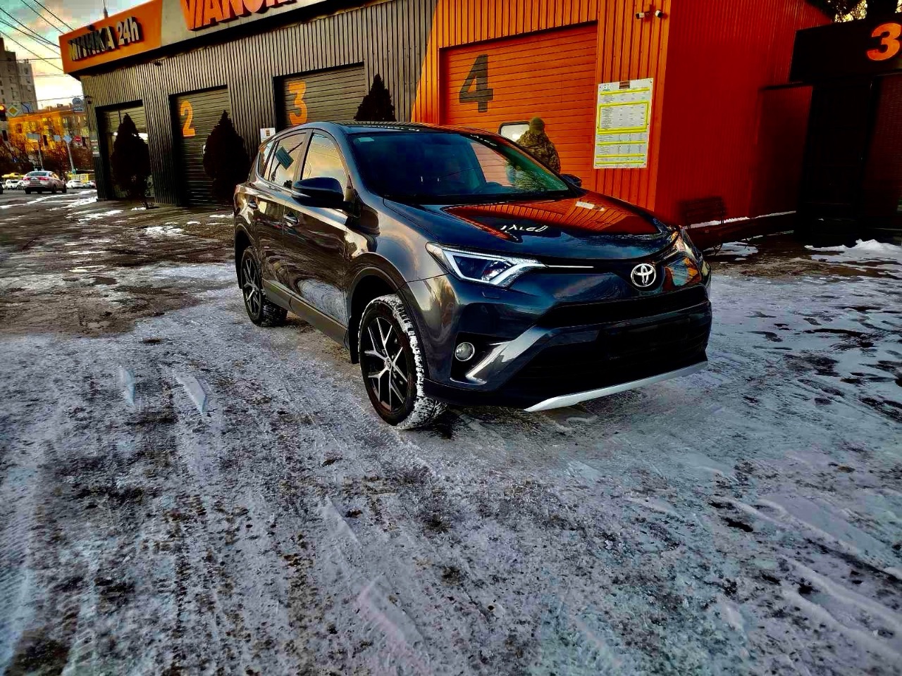 Toyota RAV4 - фото 11