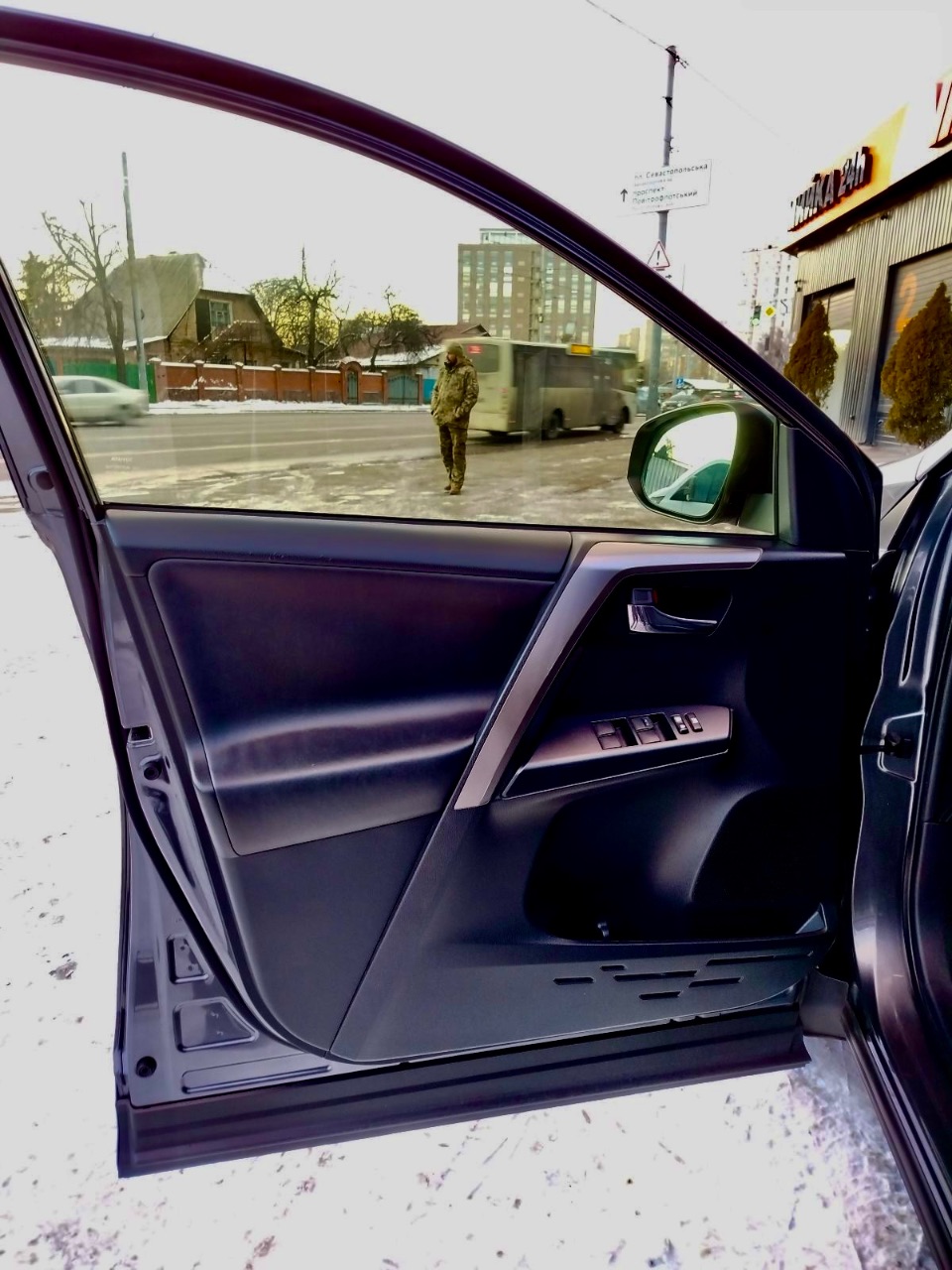 Toyota RAV4 - фото 29