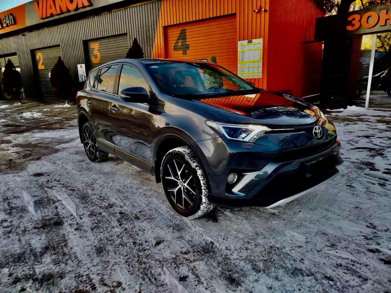 Toyota RAV4 - фото 9