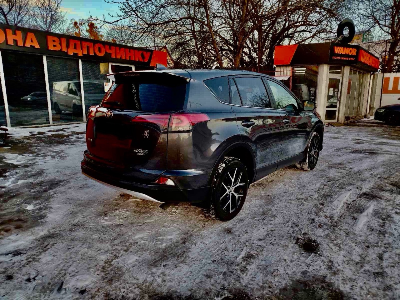 Toyota RAV4 - фото 12