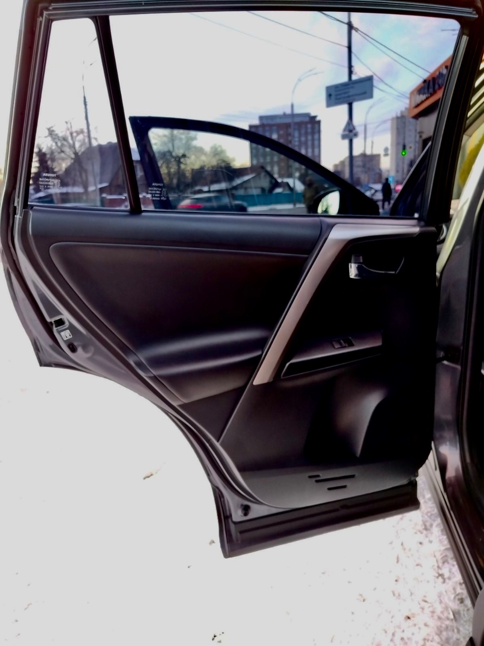 Toyota RAV4 - фото 28