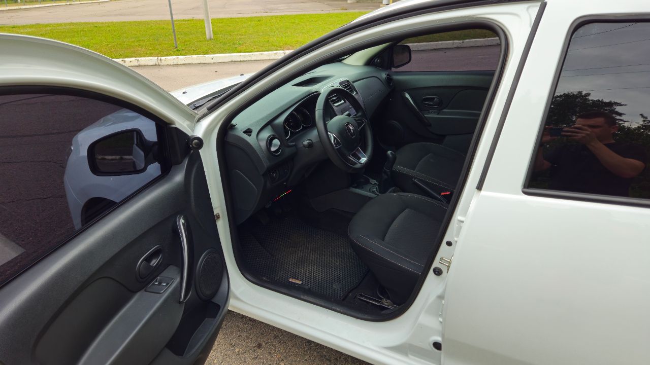 Renault Logan - фото 9