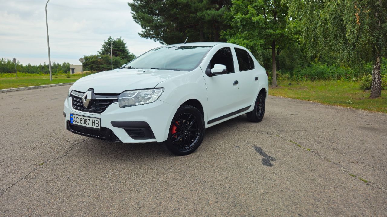 Renault Logan - фото 1