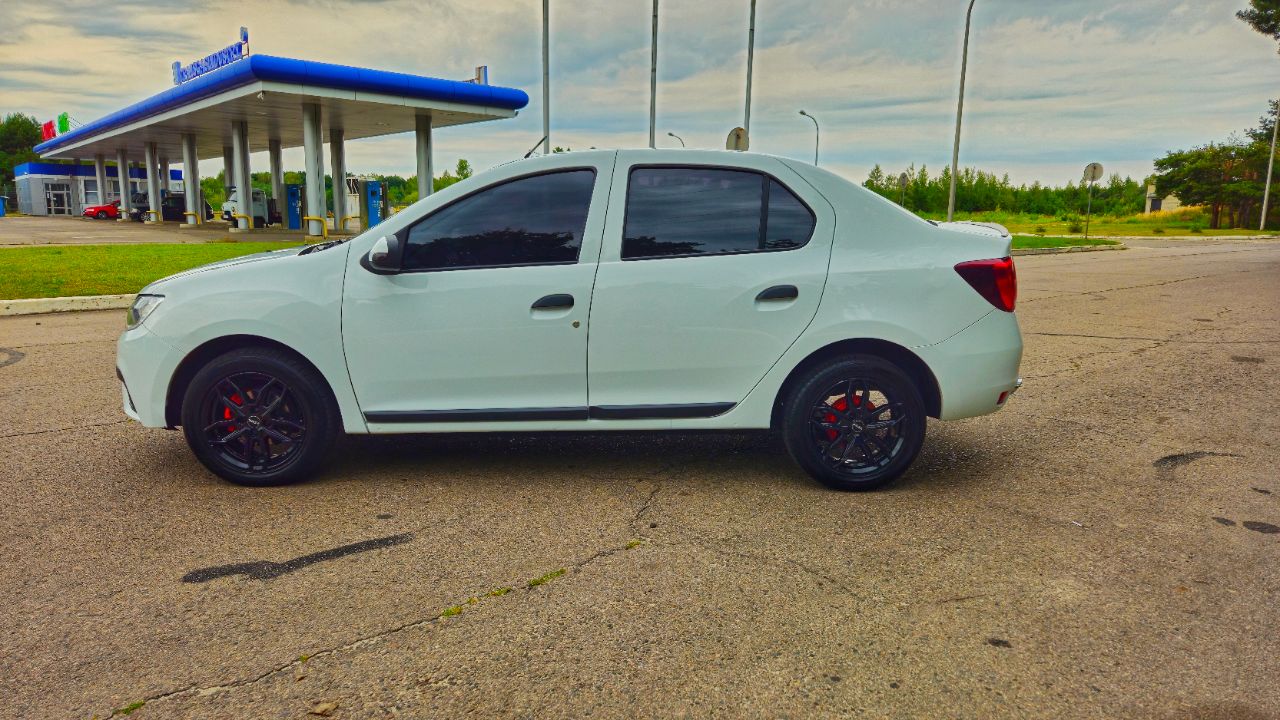 Renault Logan - фото 4