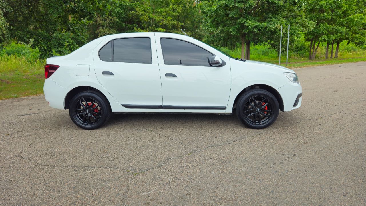 Renault Logan - фото 5