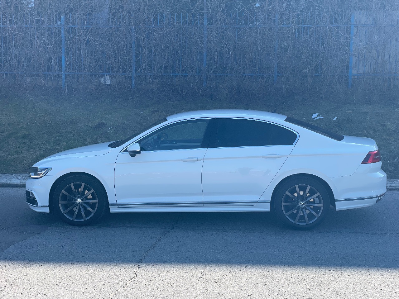 Volkswagen Passat - фото 3